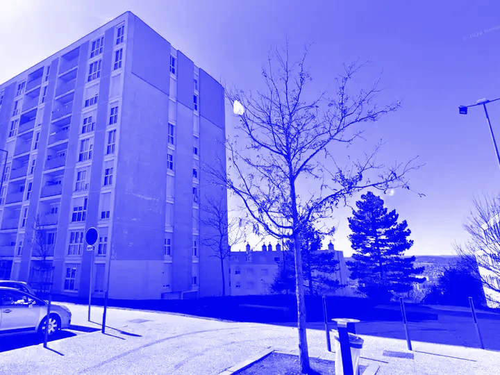 Le bâtiment du premier emplacement, vu depuis la rue.